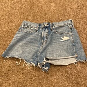 madewell relaxed denim light wash distressed denim shorts size 26